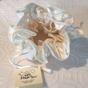 NWT Gift Magic Drawstring Jewelry Pouch Bridal ✨